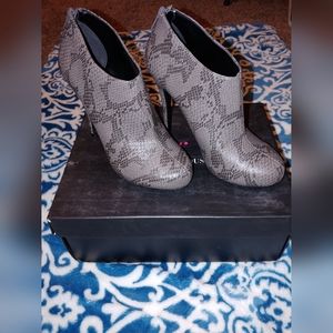 Just Fabulous ankle booties. Size 8. Grey.